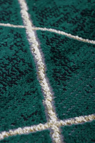 Dywan geometryczny Diamond K4479Y zielono-złoty zbliżenie runa