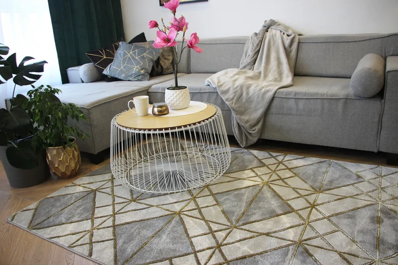 Dywan geometryczny 3d Diamond K4492G szary w salonie