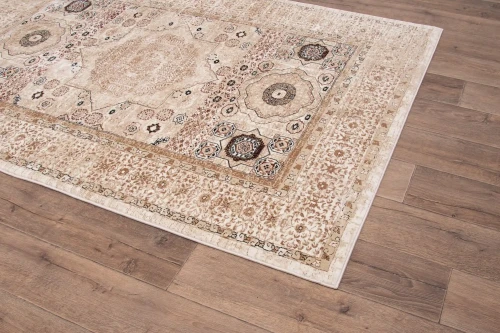 Dywan klasyczny Dywilan Rich Mamluk beige na ciemnej podłodze