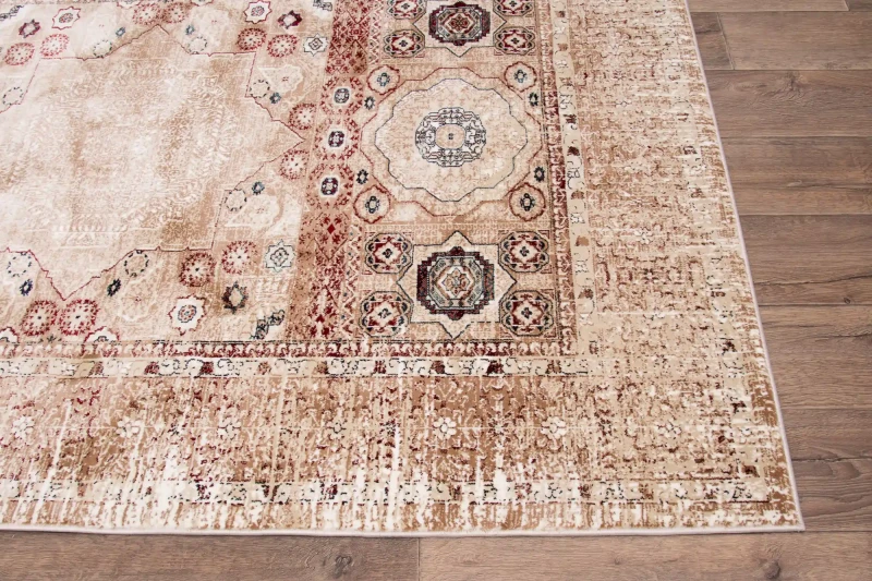 Dywan klasyczny Dywilan Rich Mamluk beige-red  na ciemnej podłodze