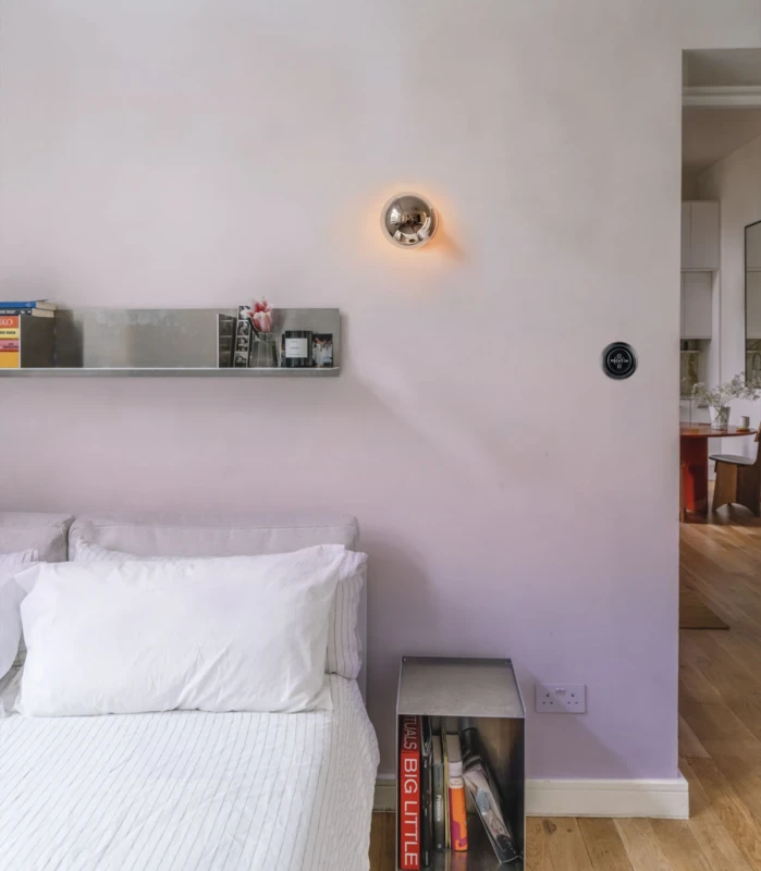 Tapeta do nowoczesnej sypialni Ombre Blossom Wallcolors.webp