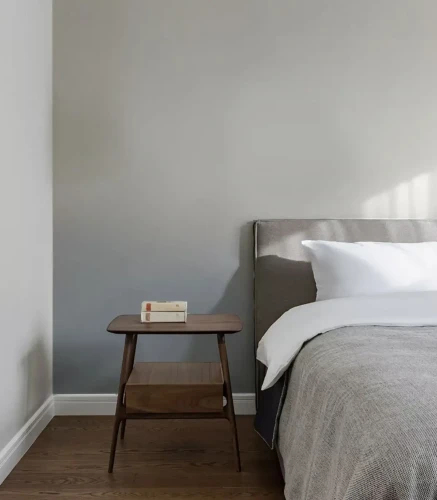 Tapeta do minimalistycznej sypialni Ombre Mist Wallcolors.webp