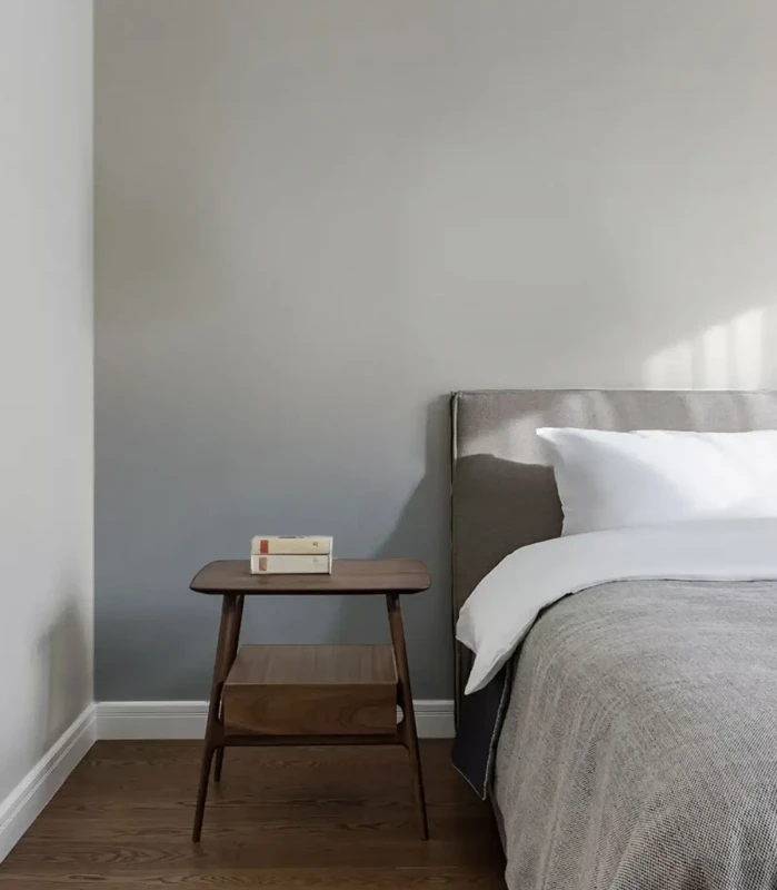 Tapeta do minimalistycznej sypialni Ombre Mist Wallcolors.webp