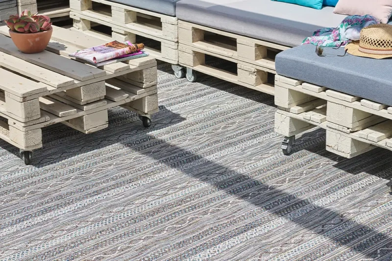 Wykładzina dywanowa Balta Nature Rainbow 8217/85 na tarasie