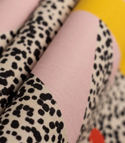 Tapeta z kropkami Modern Brush Wallcolors.webp