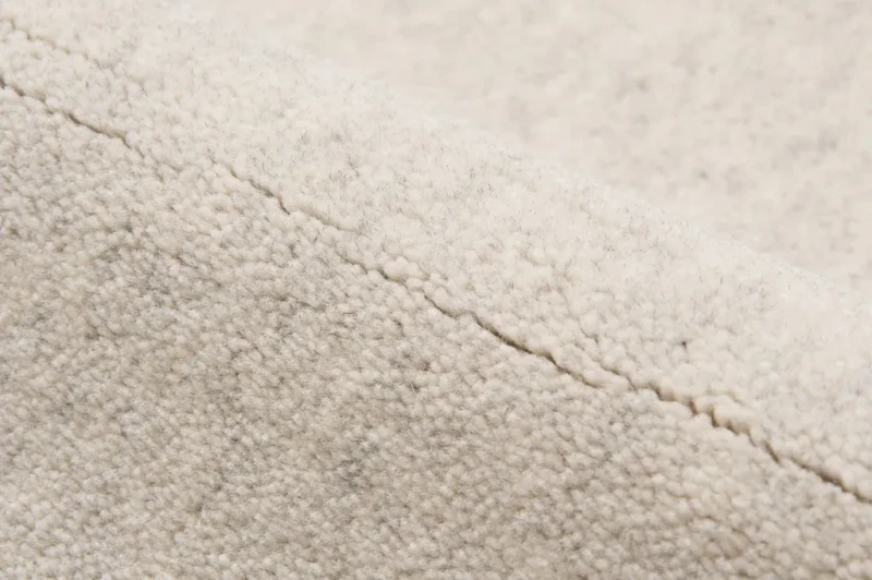 Wełniana wykładzina dywanowa Agnella Natural N M0024 jasnoszara - runo