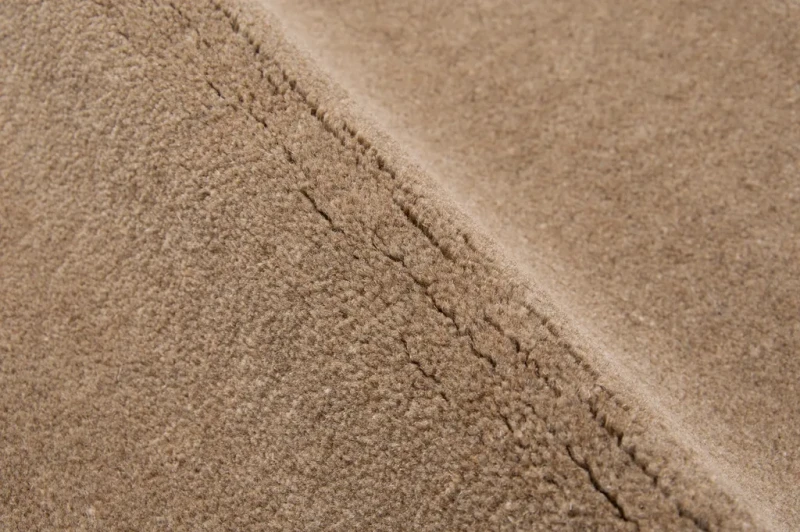 Wełniana wykładzina dywanowa Agnella Natural N M0031 brąz - runo