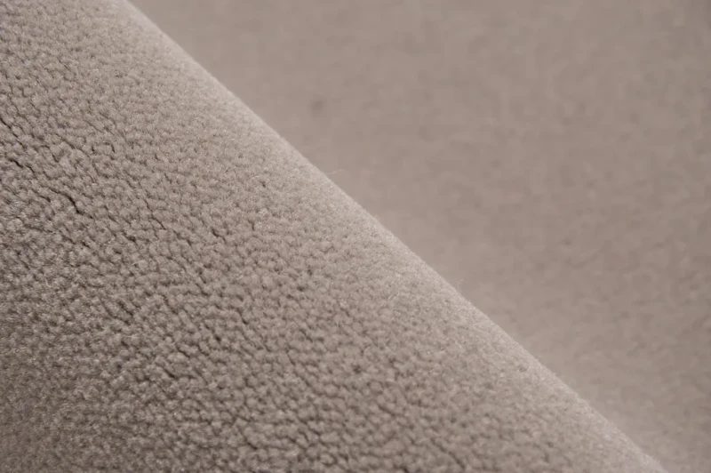 Wełniana wykładzina obiektowa Agnella Grace pewter VC480 The Velvet Collection - runo