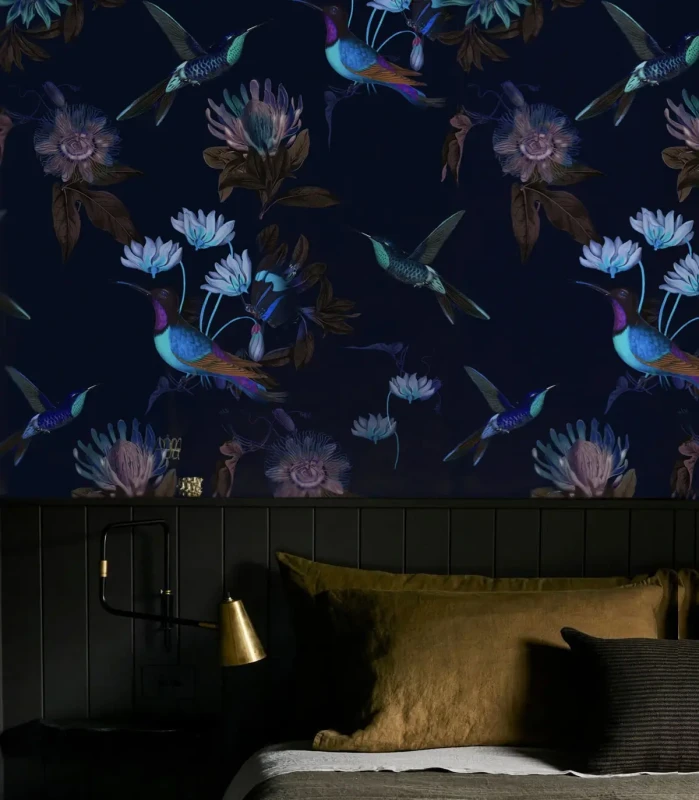 Tapeta za łóżkiem Toxic Hummingbirds Wallcolors.webp
