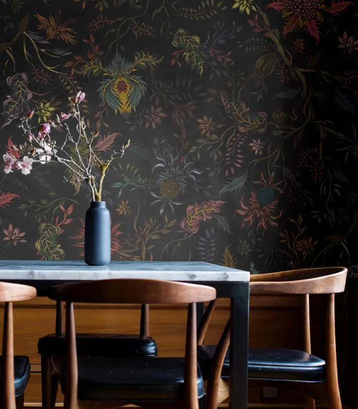 Tapeta elegancka w kwiaty Night Flowers Wallcolors.webp