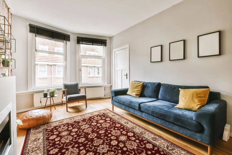 Dywan wełniany Agnella klasyczny Isfahan Kantabria rubin w salonie