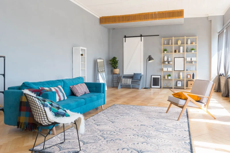 Dywan wełniany Agnella Regius Maisie niebieski w salonie