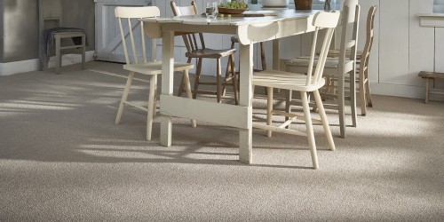 Wykładzina dywanowa AW Lumina 30 w jadalni