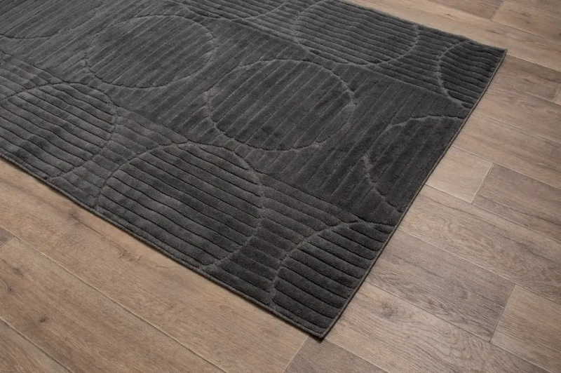 Dywan art deco 3d Dywilan Juno 8 H952AA anthracite na ciemnej podłodze