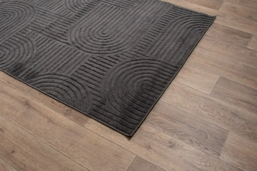 Dywan art deco 3d Dywila Juno 7 G267AA anthracite na ciemnej podłodze