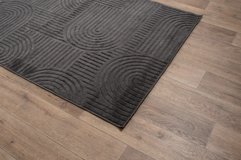 Dywan art deco 3d Dywila Juno 7 G267AA anthracite na ciemnej podłodze