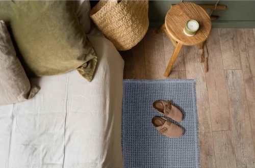 Dywanik uniwersalny geometria  Waffle jasno szary w sypialni