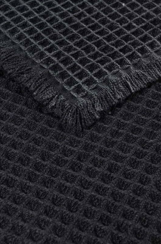 Dywanik nowoczesny 3d Waffle czarny - frędzle
