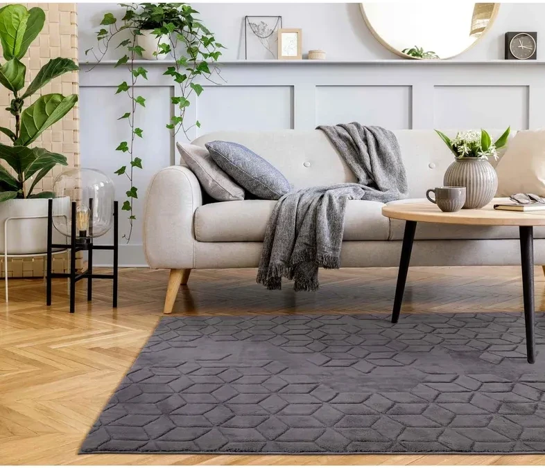 Dywan pluszowy Venesia geometria 3d antracytowy w salonie