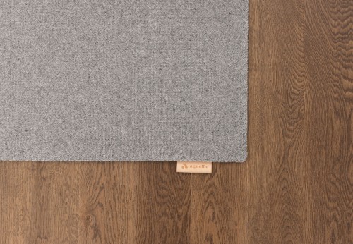 Dywan wełniany Agnella Ladnini Morphic Blooms szary dywanywitek (2).jpg