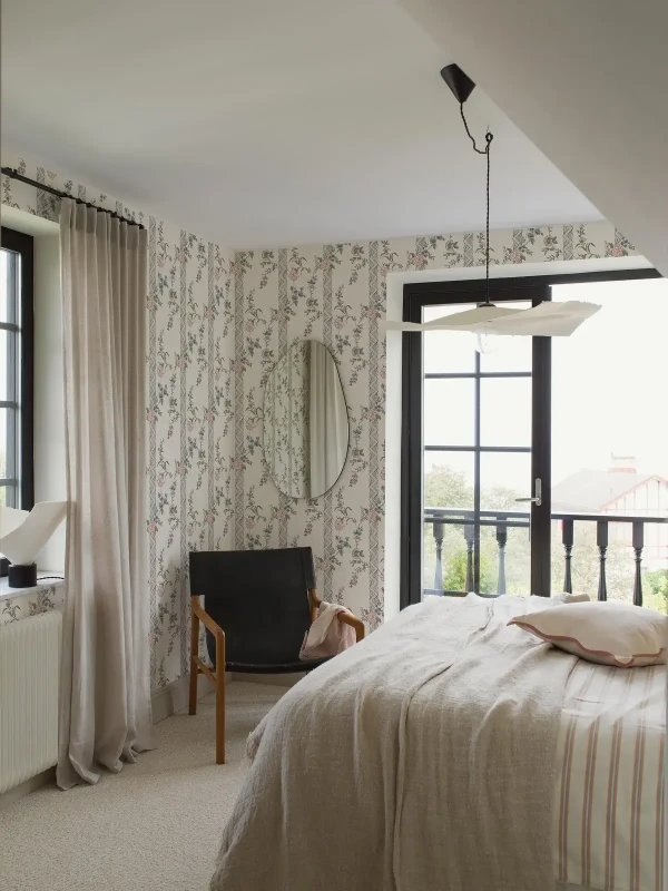 Tapeta do sypialni w kwiaty Borastapeter Icons 4507 Slottsteatern.webp