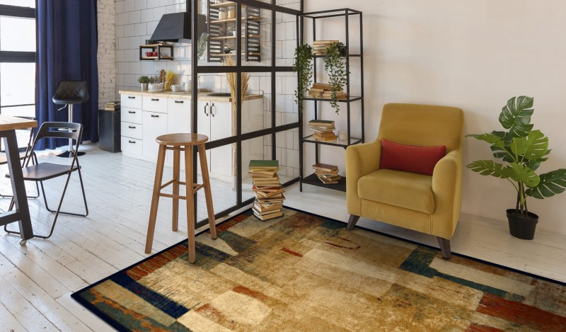 dywan wełniany Dywilan Omega Kioto kolor czerwony w pokoju dziennym z aneksem kuchennym