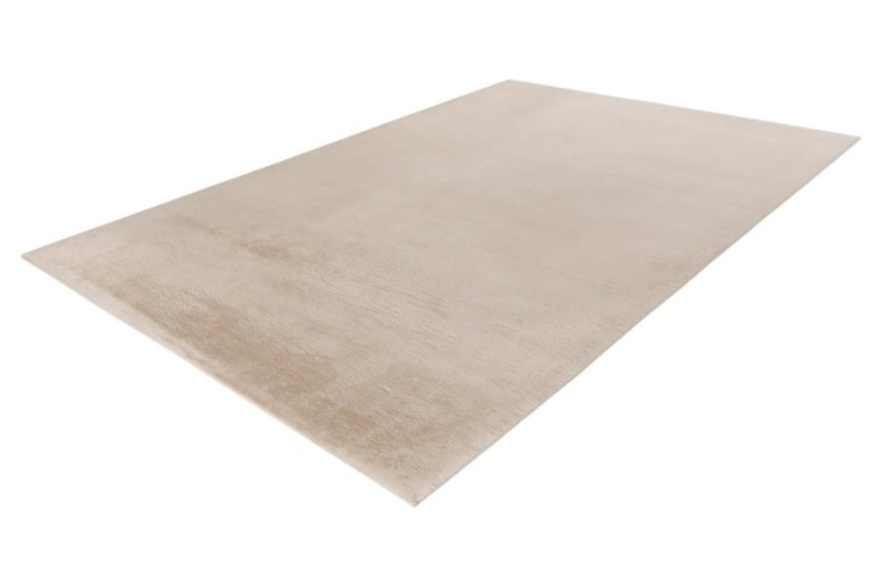 Rzut z boku na kremowy dywan pluszowy Lalee Hides Paradise PAR 400