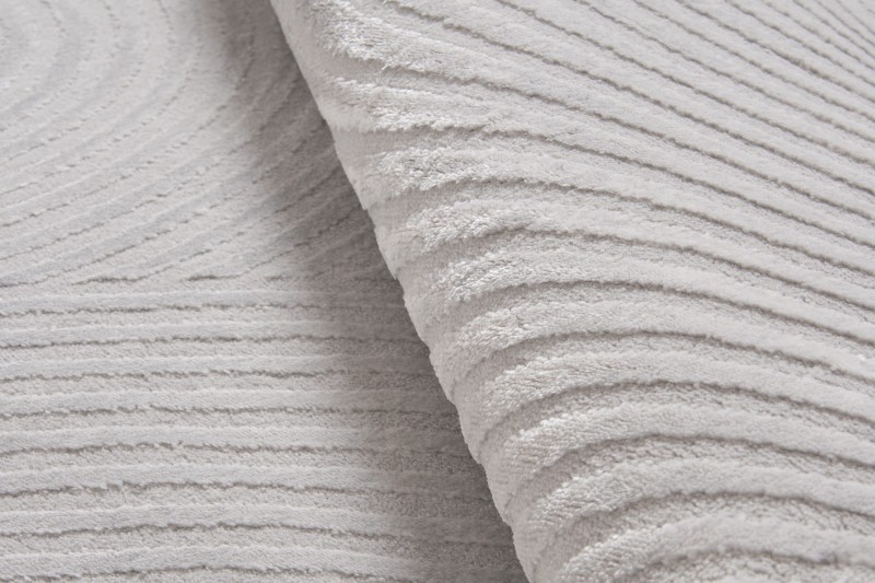 Zbliżenie runa szarego dywanu art deco Anett E409AT