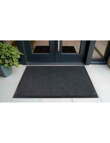 Wycieraczka Tire PVC szary przed drzwiami