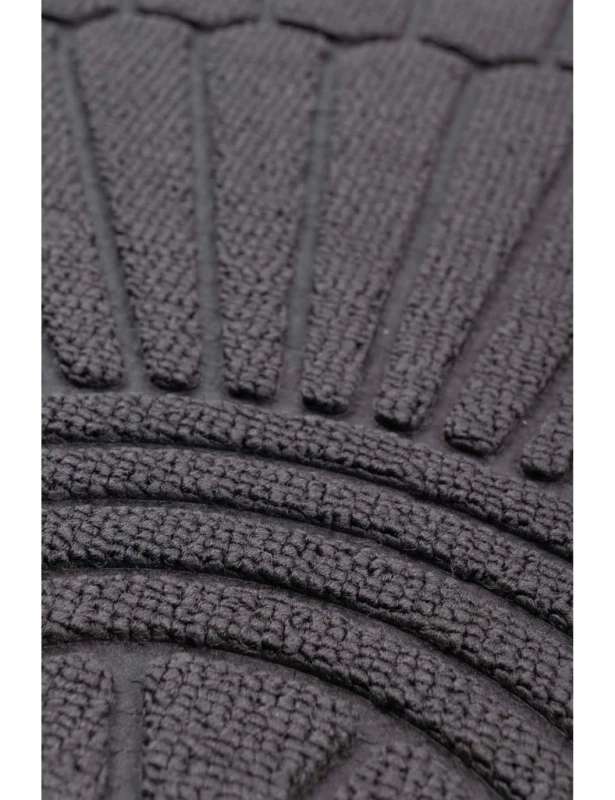 Zbliżenie na wzór 3d wycieraczki podgumowanej Tivoli Rozeta Półokrąg szary