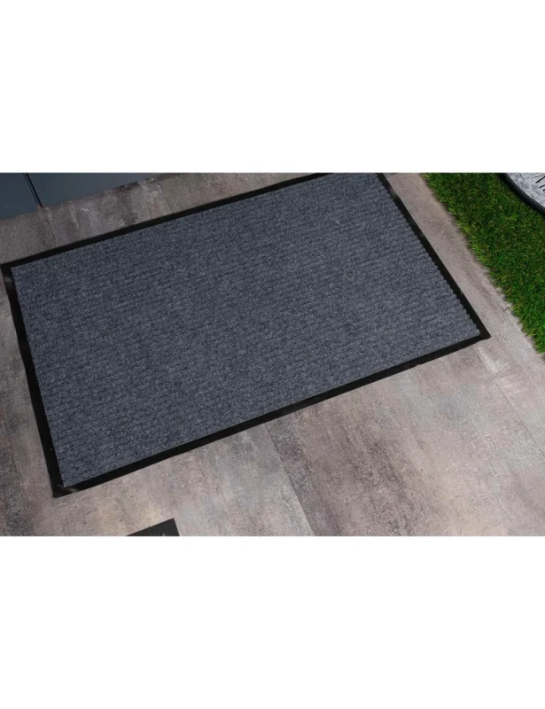 Wycieraczka podgumowana Malaga szary przed drzwiami