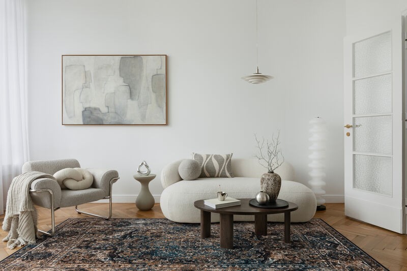 Dywan wełniany Agnella Agnus Morton miedziany w salonie