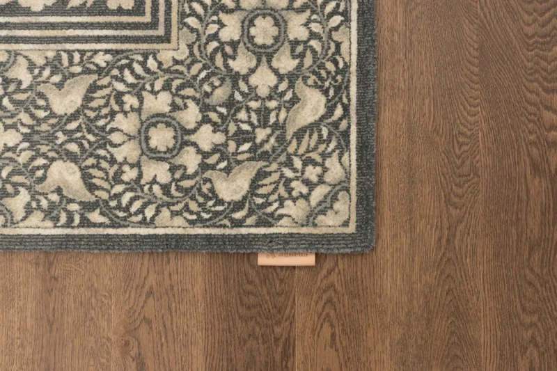 Dywan wełniany Agnella Regius Lumina grafitowy - róg