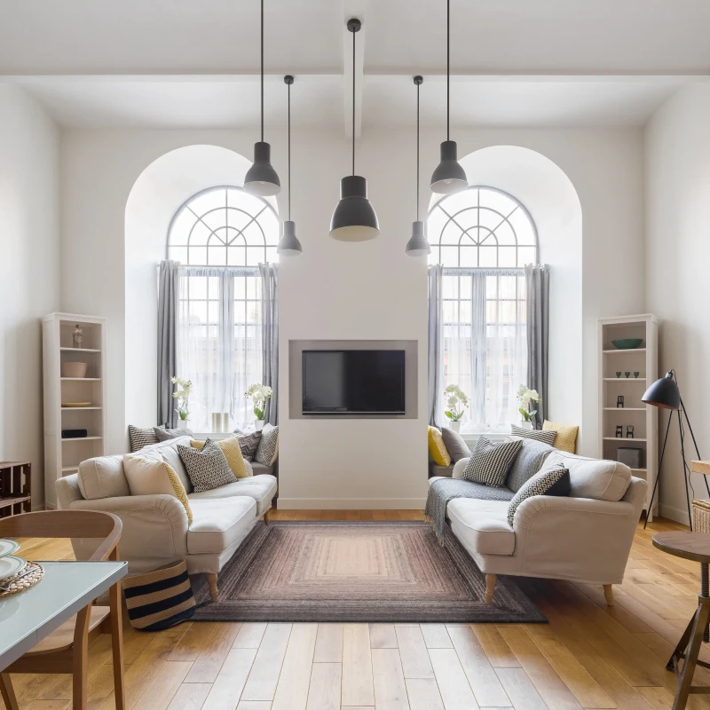 Dywan wełniany Agnella Agnus Plomo kolor antracytowy w salonie