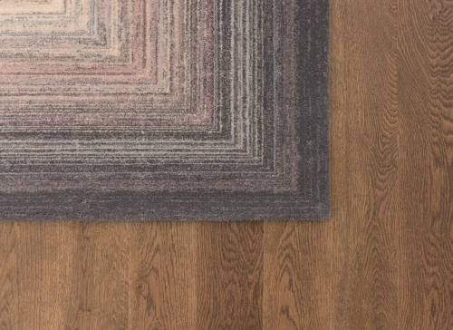 Dywan wełniany Agnella Agnus Plomo kolor antracytowy - zdjęcie rogu dywanu