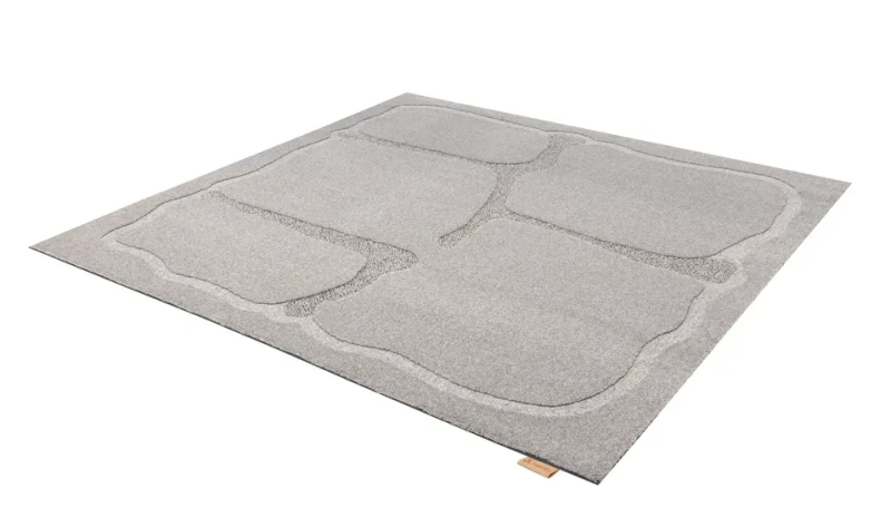 Dywan kwadrat szary wełniany Agnella Ladnini Morphic Organica - rzut ukośny