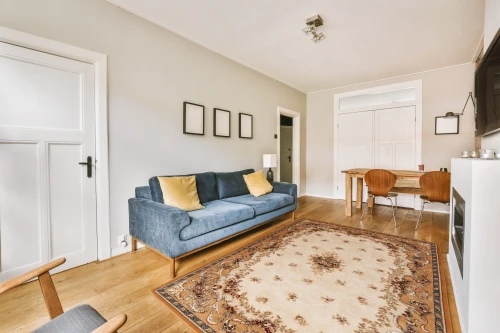 Dywan wełniany Agnella Isfahan Dafne jasny beż 200x300 cm w pokoju dziennym