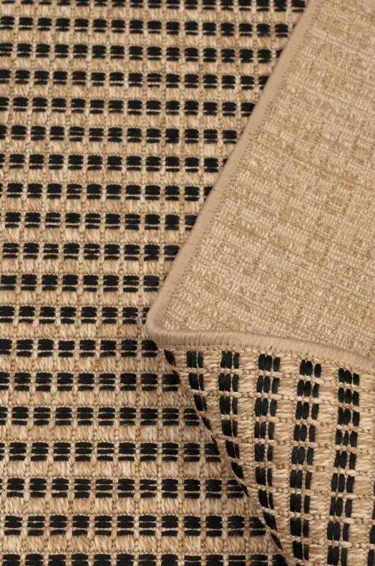 Dywan zewnętrzny Kenzy kratka beżowo-czarny zbliżenie na strukture i spód