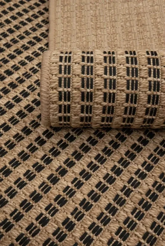 Dywan zewnętrzny Kenzy kratka beżowo-czarny spód i struktura
