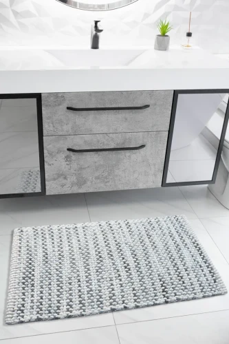 Dywanik łazienkowy Belweder melanż szaro-biały w łazience