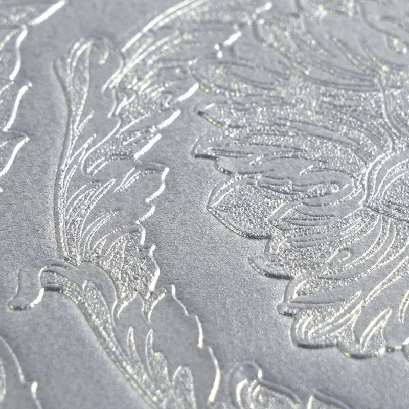 Srebrna tapeta z ornamentami Versace 36692-4.webp