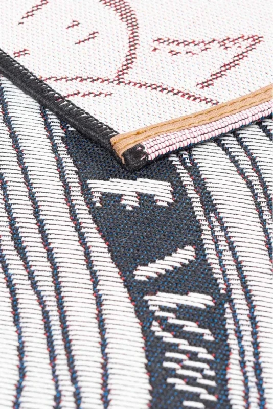 Dywan zewnętrzny Jungle kwiat biało-czarny - spód