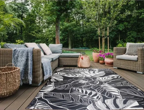 Dywan zewnętrzny Jungle kwiat biało-czarny na werandzie