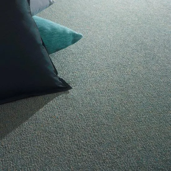 Wykładzina dywanowa Odina 690 zielona na podłodze