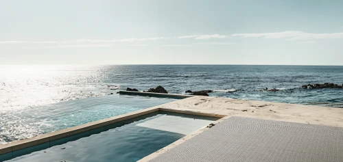 Dywan zewnętrzny Carpet Decor Outdoor Deserto szary nad basenem