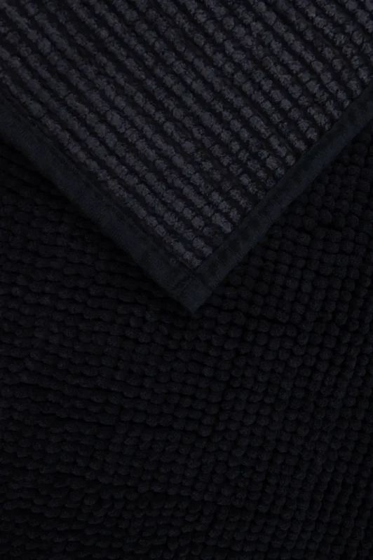 Runo czarnego dywanika łazienkowego Chenille soft