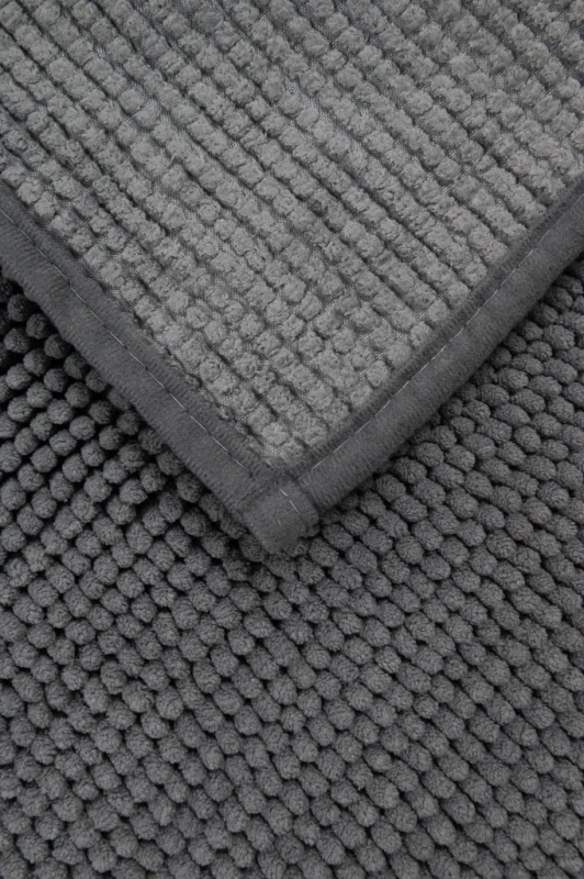 Runo ciemnoszarego dywanika łazienkowego Chenille soft