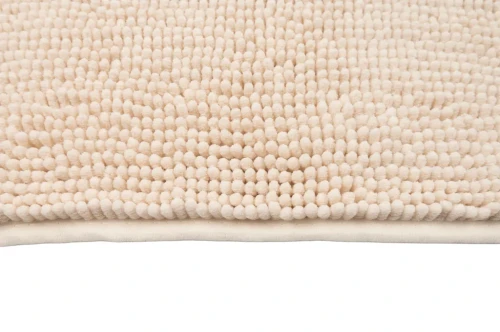 Krawędź kremowego dywanika łazienkowego Chenille soft