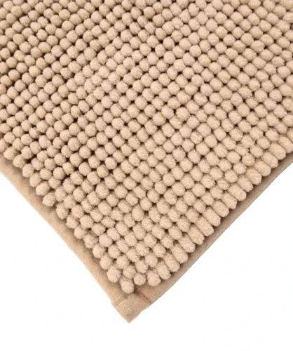 Róg beżowego dywanika łazienkowego Chenille soft