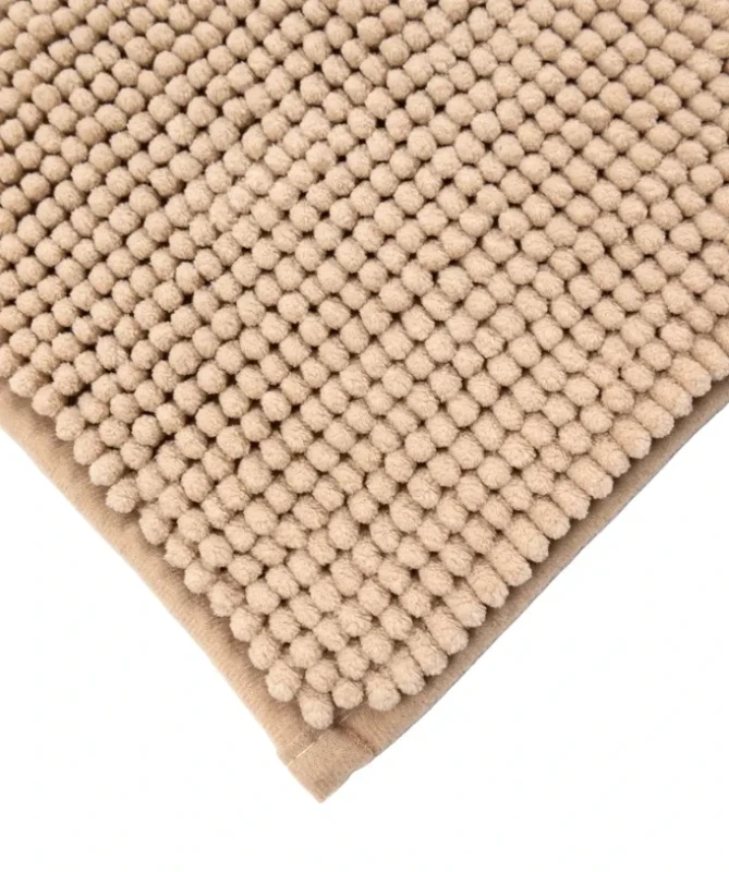 Róg beżowego dywanika łazienkowego Chenille soft